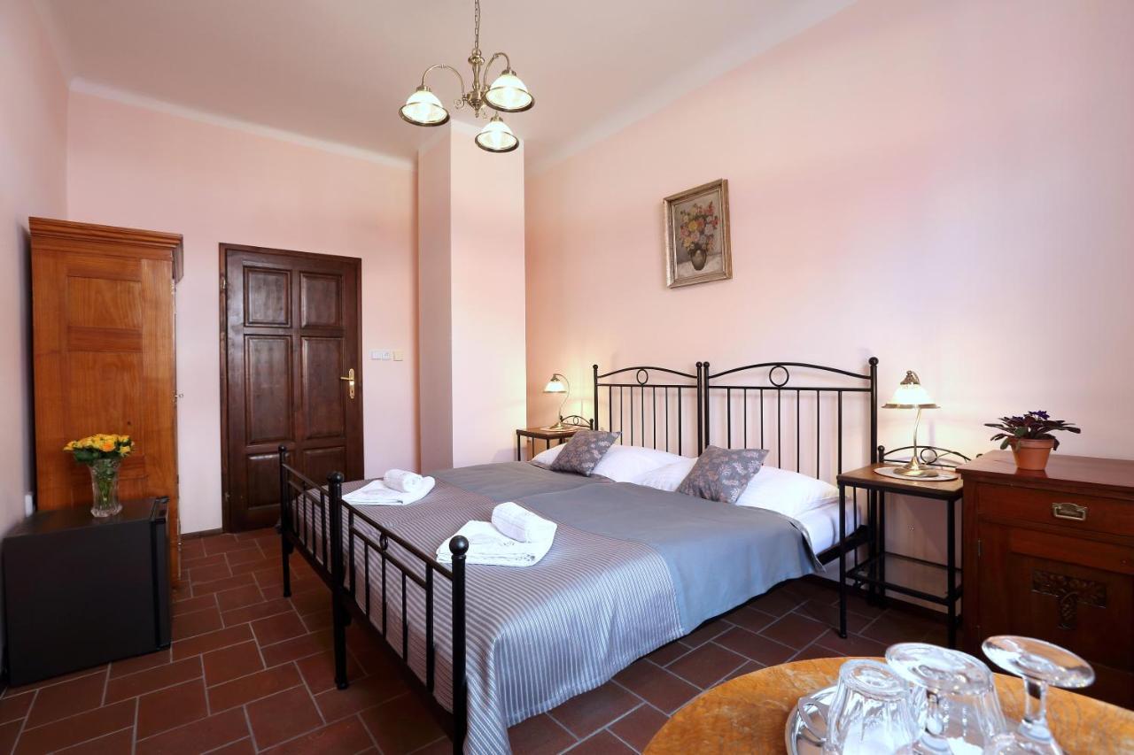 Penzion Na 15. Poledniku Hotel Йндрихув Храдец Екстериор снимка