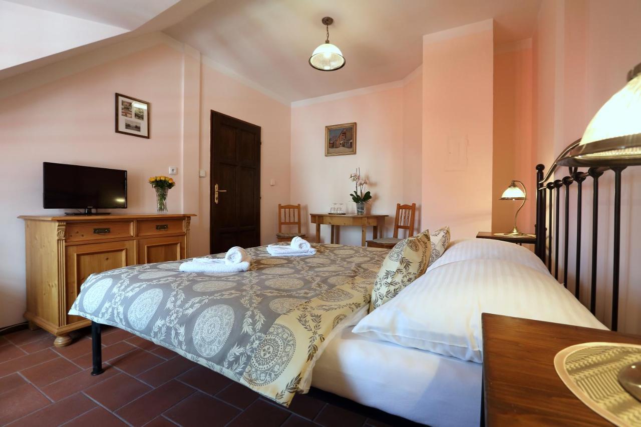 Penzion Na 15. Poledniku Hotel Йндрихув Храдец Екстериор снимка