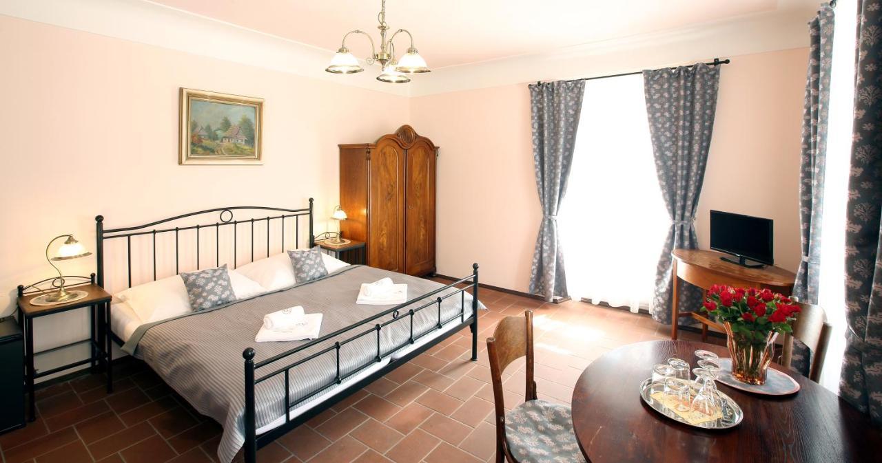 Penzion Na 15. Poledniku Hotel Йндрихув Храдец Екстериор снимка