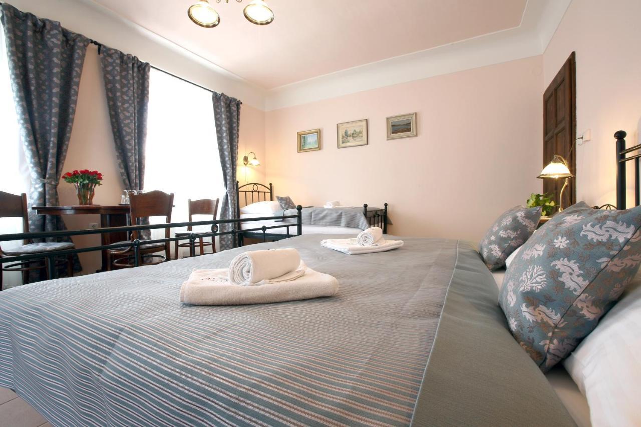 Penzion Na 15. Poledniku Hotel Йндрихув Храдец Екстериор снимка