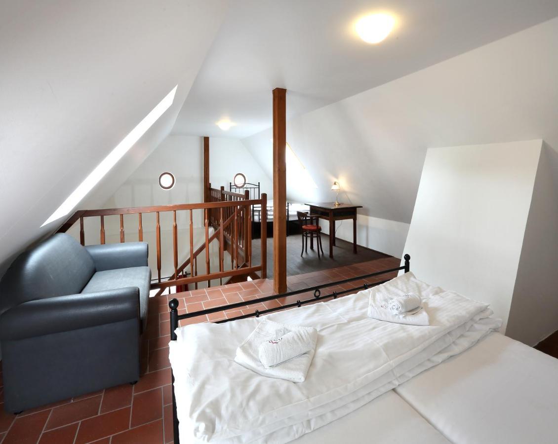 Penzion Na 15. Poledniku Hotel Йндрихув Храдец Екстериор снимка