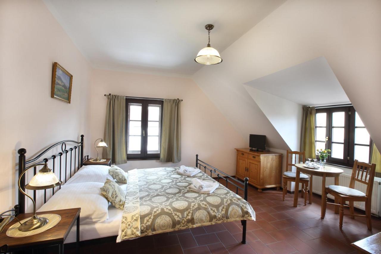 Penzion Na 15. Poledniku Hotel Йндрихув Храдец Екстериор снимка