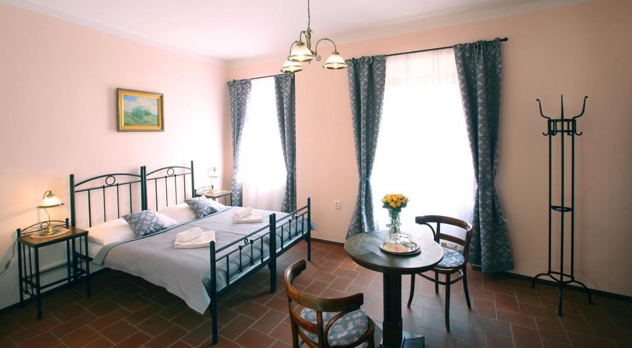 Penzion Na 15. Poledniku Hotel Йндрихув Храдец Екстериор снимка