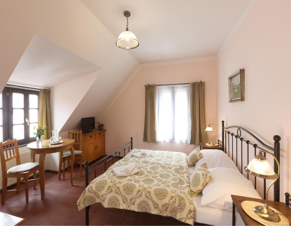 Penzion Na 15. Poledniku Hotel Йндрихув Храдец Екстериор снимка