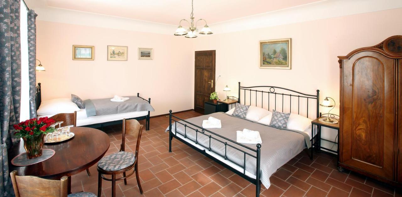 Penzion Na 15. Poledniku Hotel Йндрихув Храдец Екстериор снимка