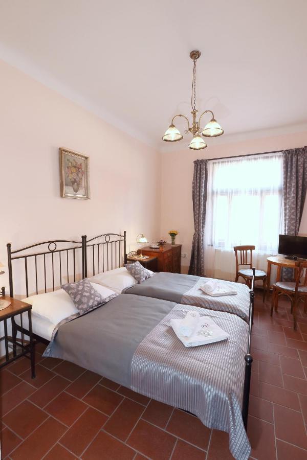 Penzion Na 15. Poledniku Hotel Йндрихув Храдец Екстериор снимка