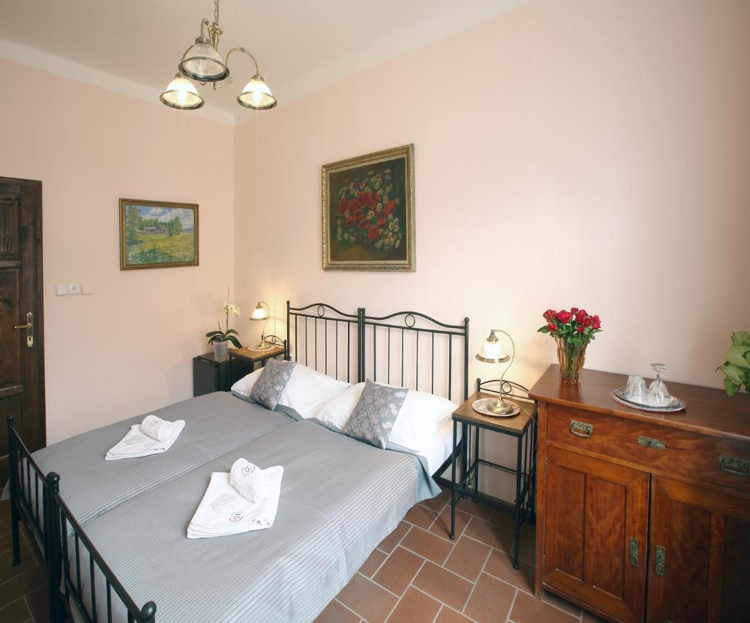 Penzion Na 15. Poledniku Hotel Йндрихув Храдец Екстериор снимка