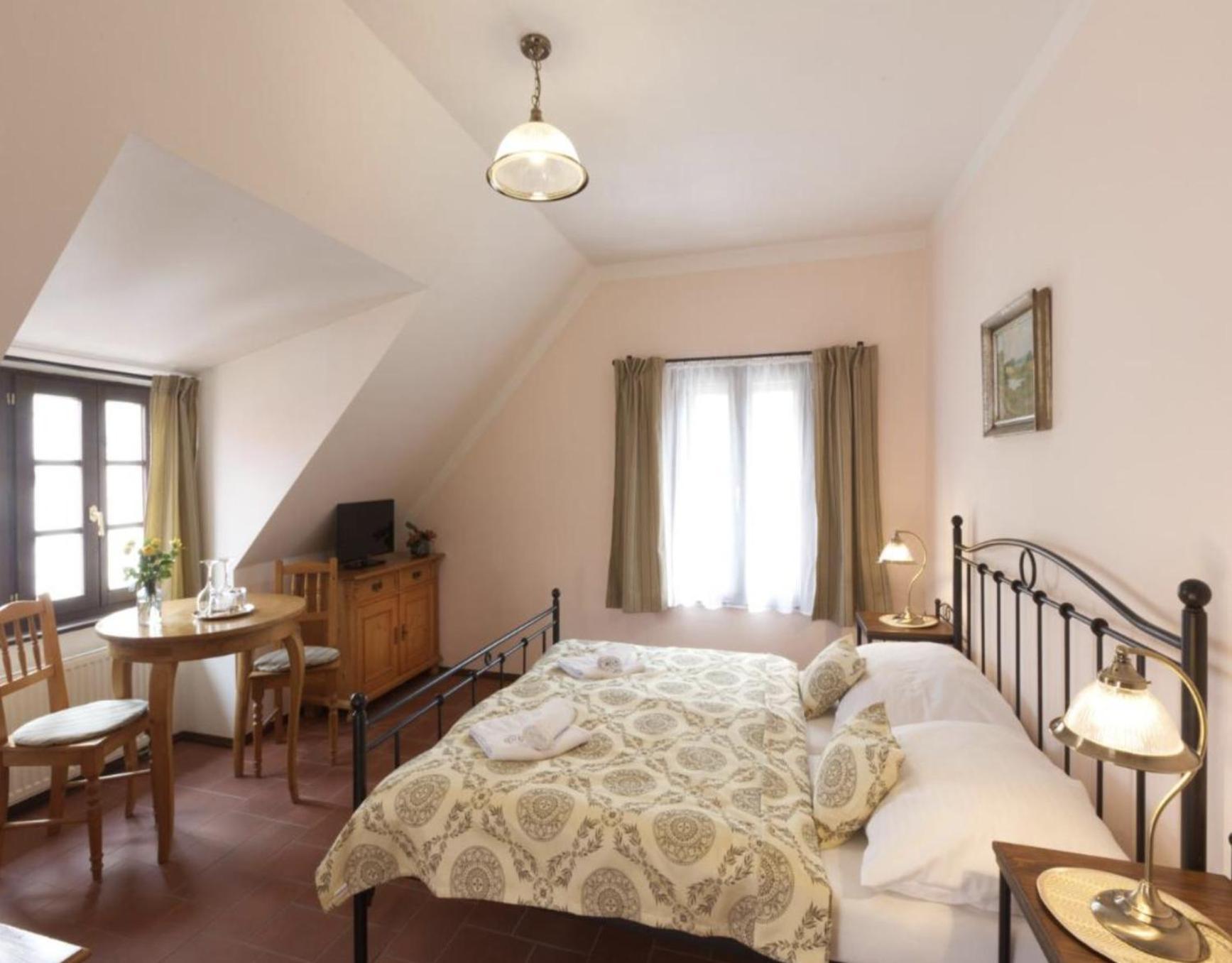Penzion Na 15. Poledniku Hotel Йндрихув Храдец Екстериор снимка